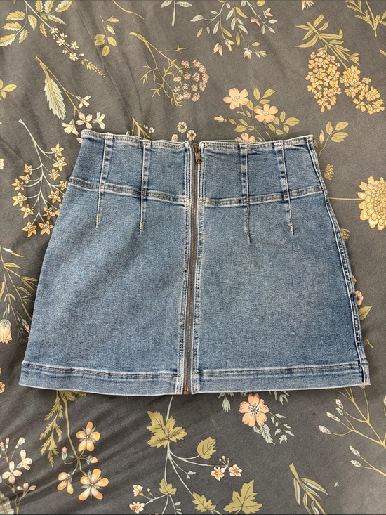 We The Free Dresses & Skirts - We the Free Denim Zip-Front Mini Stretch Skirt in Medium Wash Blue Size 8/29